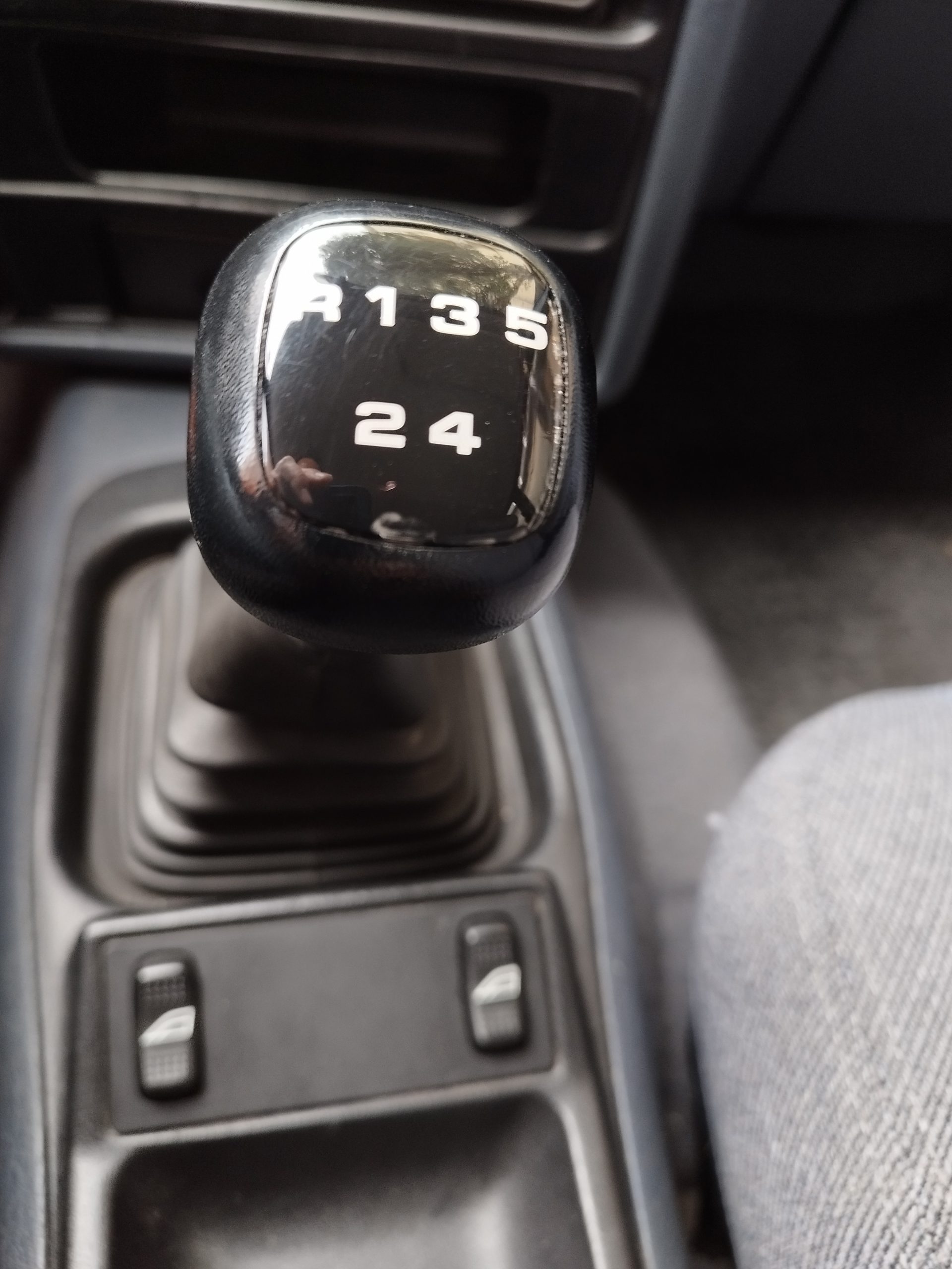 Ford / SIERRA 2.0i