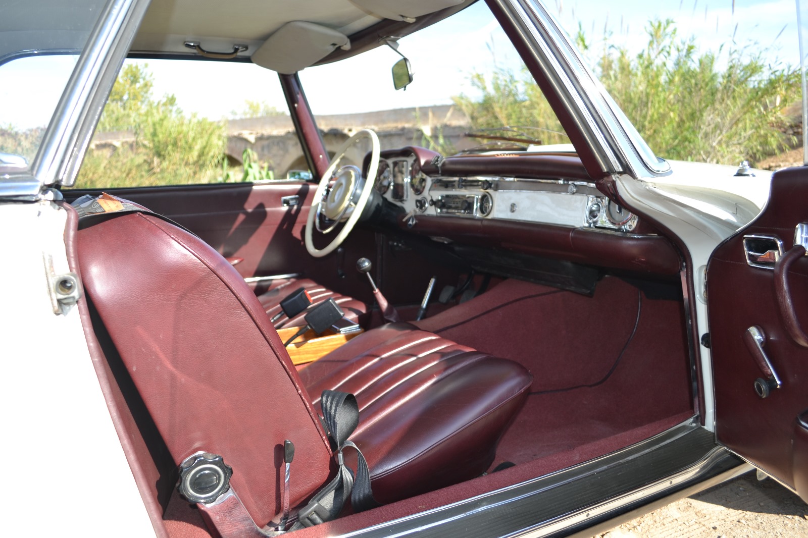Mercedes-Benz / 280 SL (PAGODA)